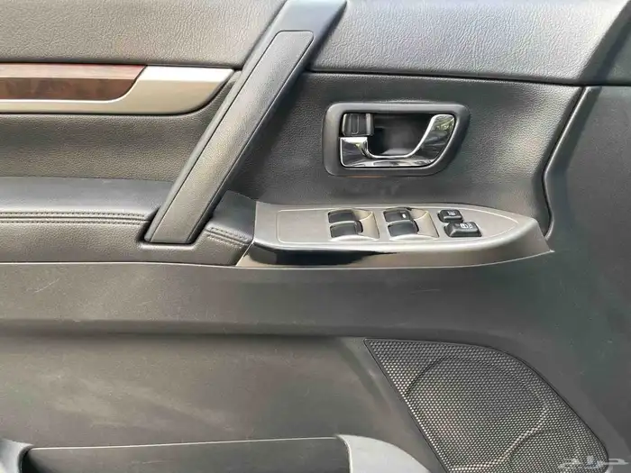 متسوبيشي باجيرو 2018 فل سعودي 20