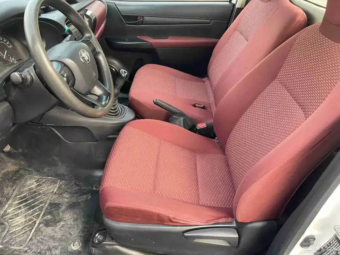 تويوتا هايلكس GL سعودي 16