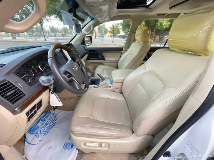 تويوتا لاندكروزر 2017 GXR فل سعودي 19