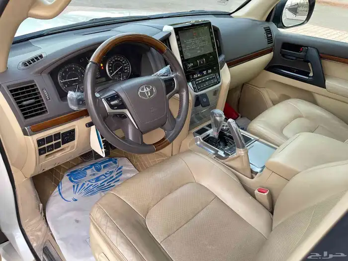 تويوتا لاندكروزر 2017 GXR فل سعودي 11