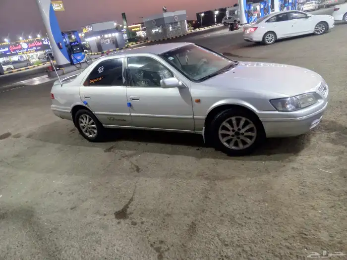 للبيع استخدام كامري 2002 1