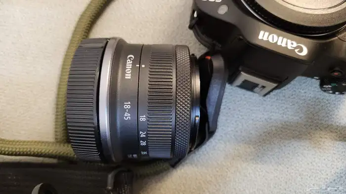 للبيع كاميرا كانون EOS R50 6