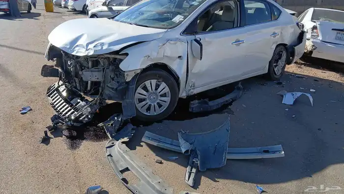 نيسان سنترا موديل 2016 ماشي 130الف مصدوم 4