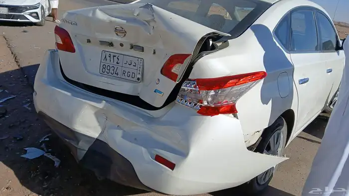 نيسان سنترا موديل 2016 ماشي 130الف مصدوم 2