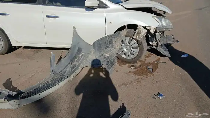 نيسان سنترا موديل 2016 ماشي 130الف مصدوم 1