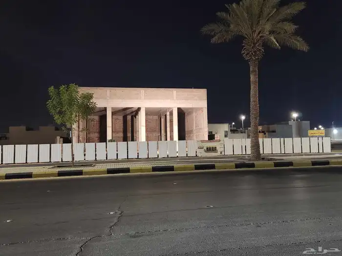 للايجار مبنى تجاري في موقع مميز في عنيزة 0