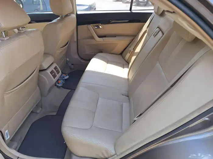 السيارة بحالة أصلية جميع النوافذ أصلية بدون أي حادث فقط 9900 5