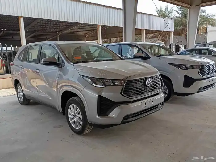 تويوتا انوفا بنزين لون ابيض او فضي موديل 2026 1