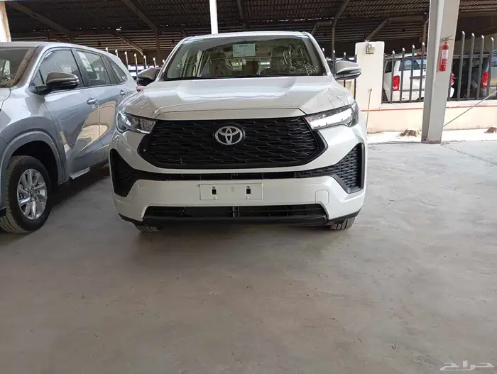 تويوتا انوفا بنزين لون ابيض او فضي موديل 2026 5