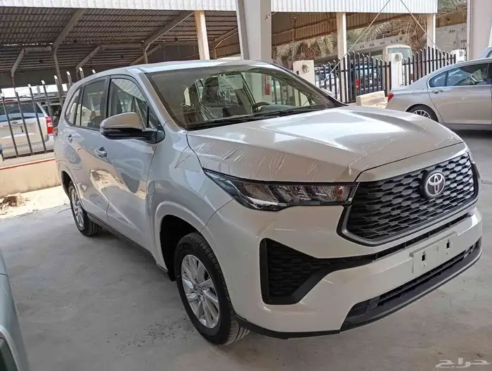 تويوتا انوفا بنزين لون ابيض او فضي موديل 2026 6