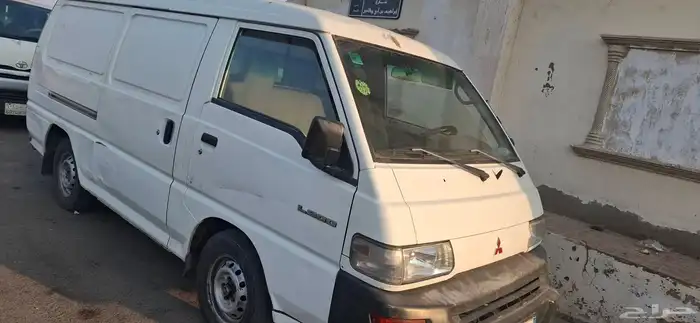 فان بضاعة ميتسوبيشي بنزين للايجار 0