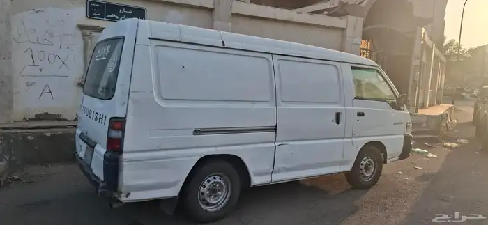 فان بضاعة ميتسوبيشي بنزين للايجار 1