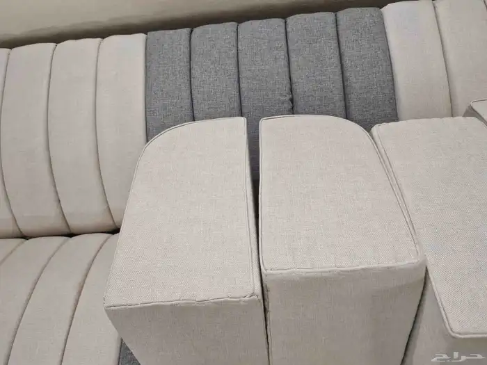 فرشه ومخاد وطاوله للبيع 3