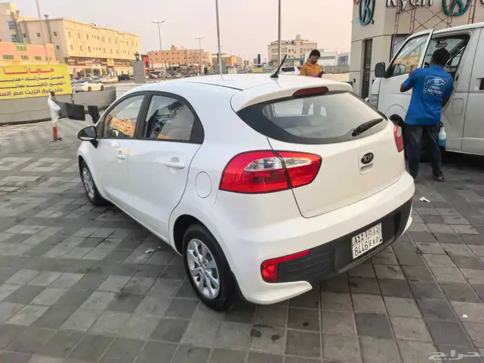 كيا ريو هتشباك 3