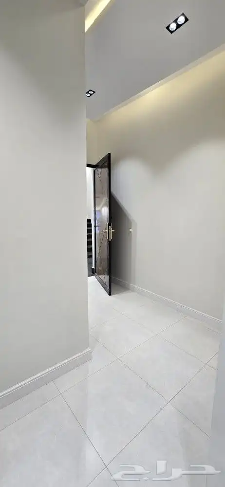 للبيع متبقي دور علوي 7غرف VIPمقابل كبري المطار شارعين 550ألف 10