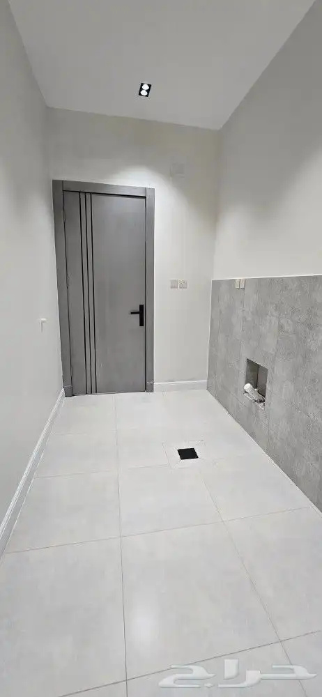 للبيع متبقي دور علوي 7غرف VIPمقابل كبري المطار شارعين 550ألف 13