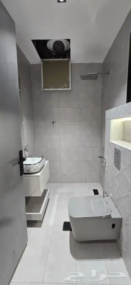 للبيع متبقي دور علوي 7غرف VIPمقابل كبري المطار شارعين 550ألف 18