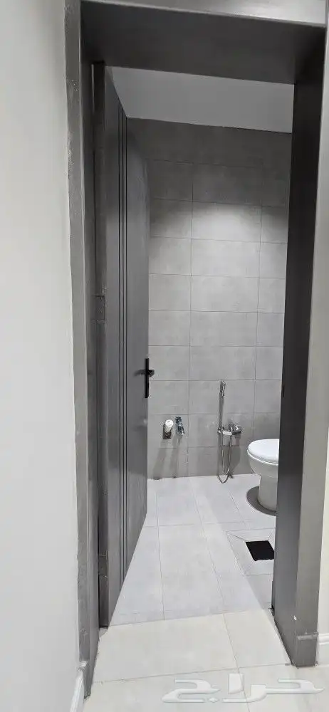 للبيع متبقي دور علوي 7غرف VIPمقابل كبري المطار شارعين 550ألف 15