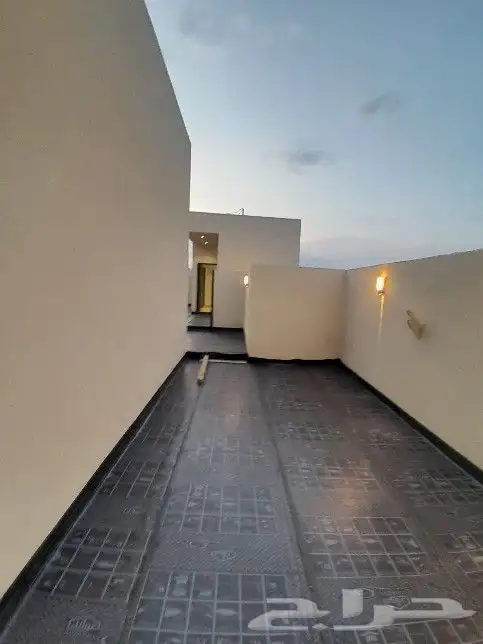 للبيع شقه دور ثاني مع ملحق وسطح خاص بالشقه حي الحسام 590الف 23