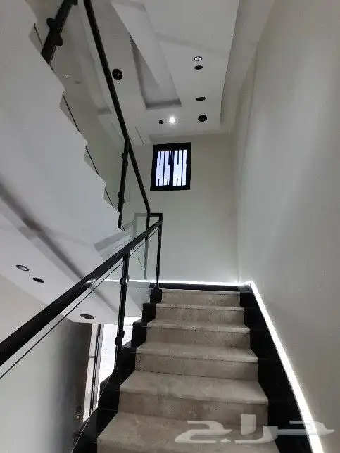 للبيع شقه دور ثاني مصعد راكب جاهز تشطيب راقي بدرة الموسي 3