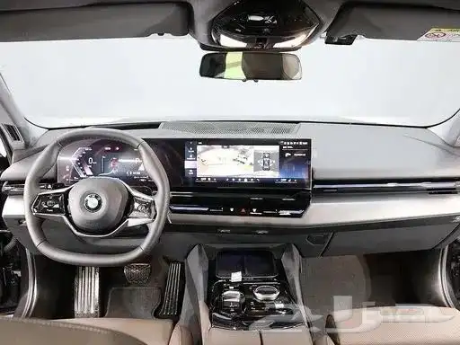 BMW 520i موديل 2024 استيراد كوريا 9