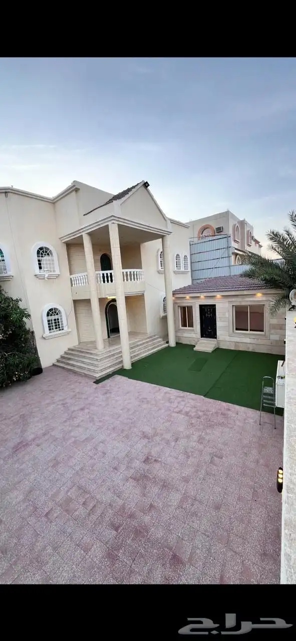 فيلا فاخره للبيع الطائف الحلقه الشرقيه 3