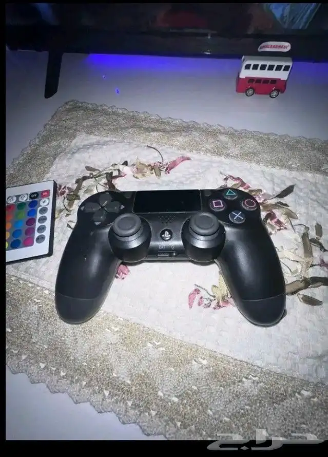 سوني فور نضيف فيه مايقارب است أو سبع حسبات فيه العاب كثيره 1