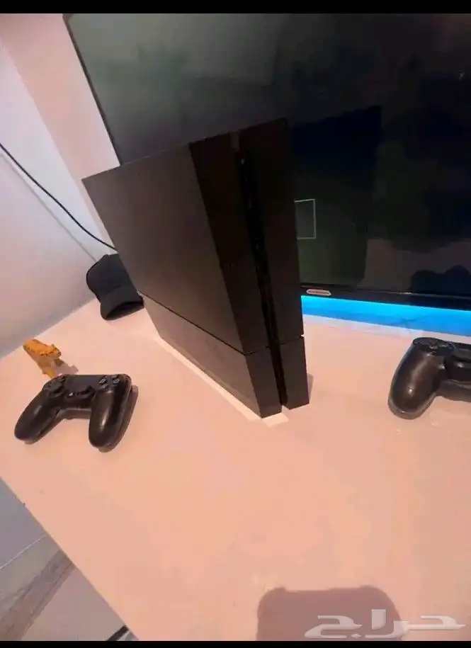 سوني فور نضيف فيه مايقارب است أو سبع حسبات فيه العاب كثيره 0