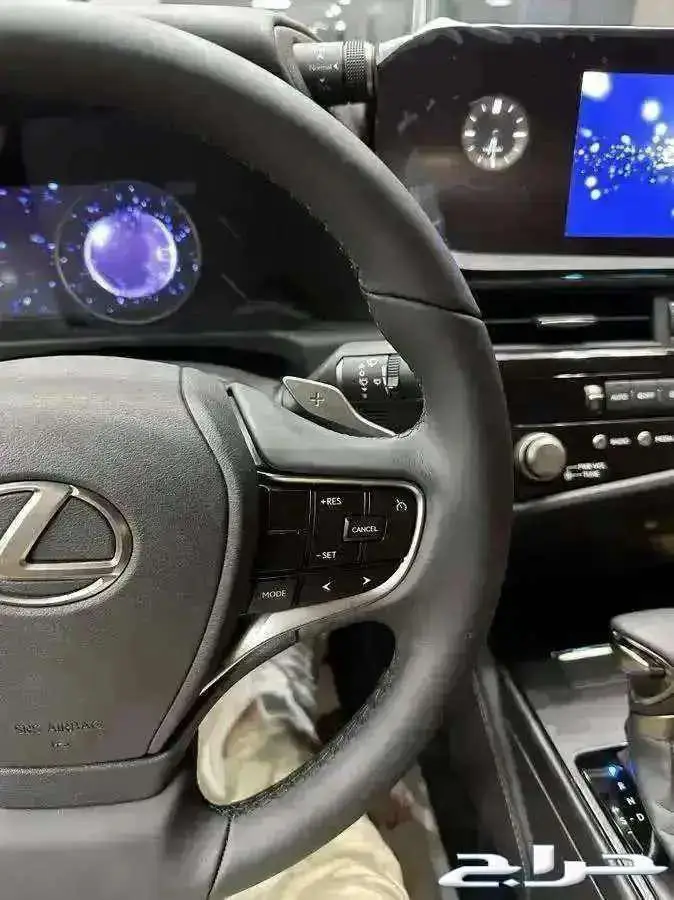 لكزس ES300 هايبرد موديل 2025 (عرض 50 50 ) 5