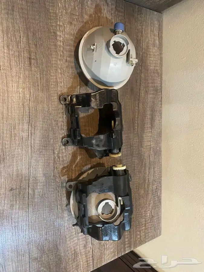 للبيع قطعات لاندكروزر 4