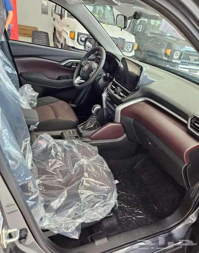 تويوتا اوربان GLX موديل 2026 بنظام الإيجار المنتهي بالتمليك 5