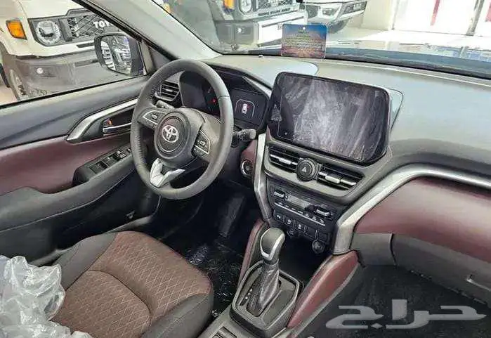 تويوتا اوربان GLX موديل 2026 بنظام الإيجار المنتهي بالتمليك 4