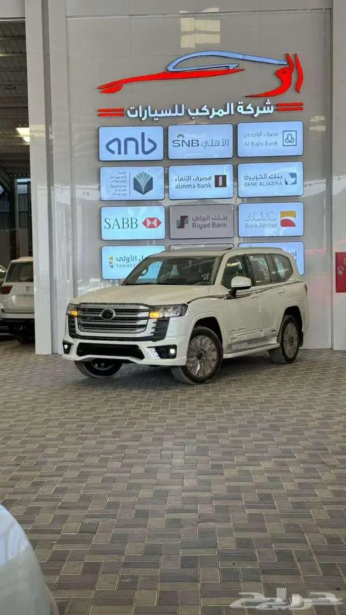 تويوتا لاندكروزر GXR L5 فل كامل خليجي تنفس طبيعي 0