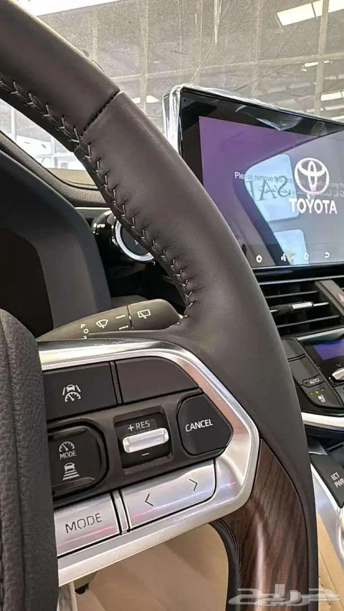 تويوتا لاندكروزر GXR L5 فل كامل خليجي تنفس طبيعي 3