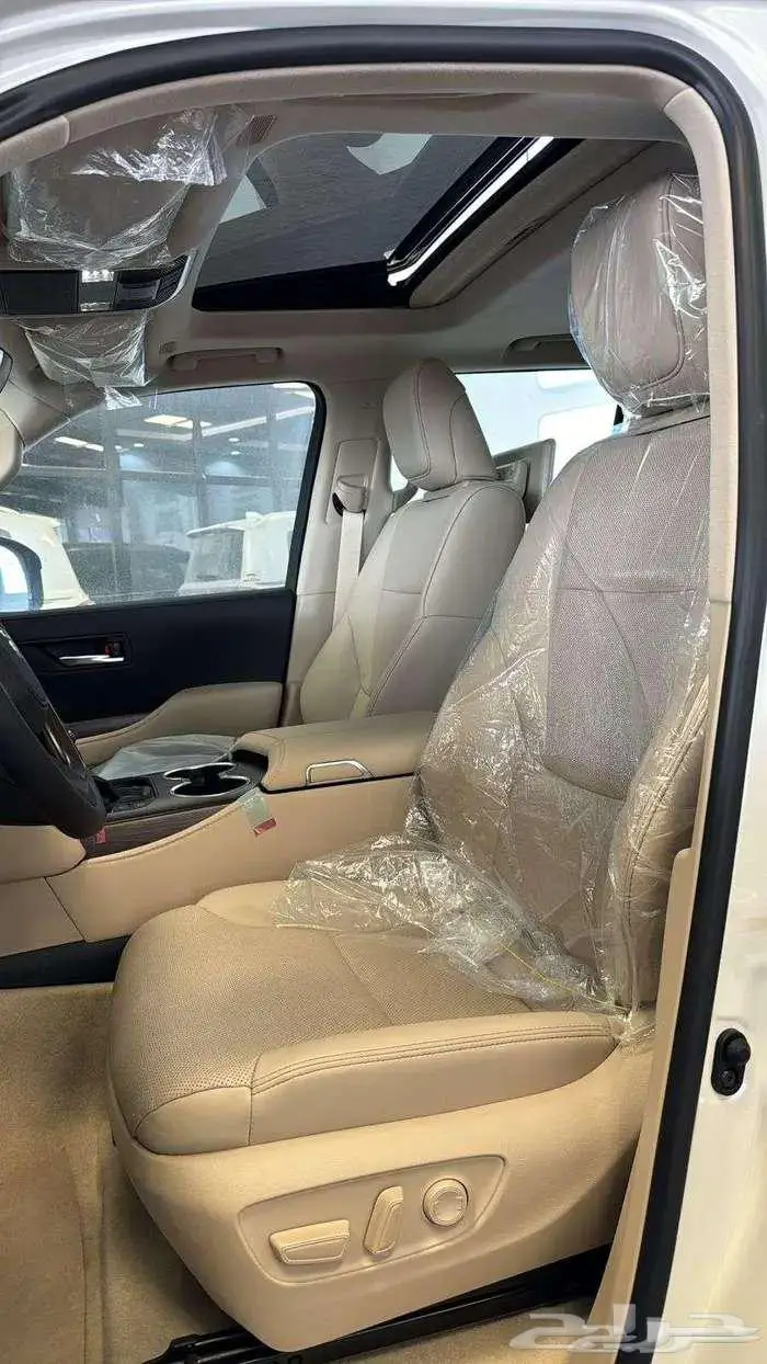 تويوتا لاندكروزر GXR L5 فل كامل خليجي تنفس طبيعي 4