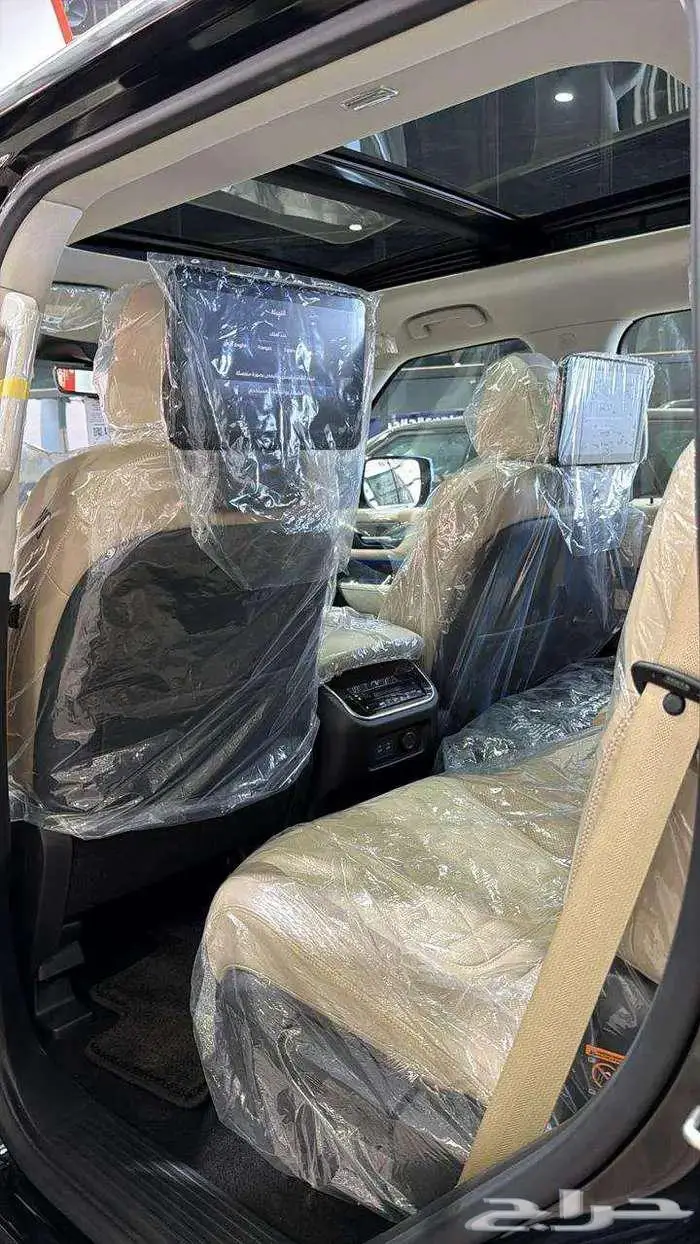 نيسان باترول بلاتينيوم فل كامل خليجي أسود داخل بيج 2026 5