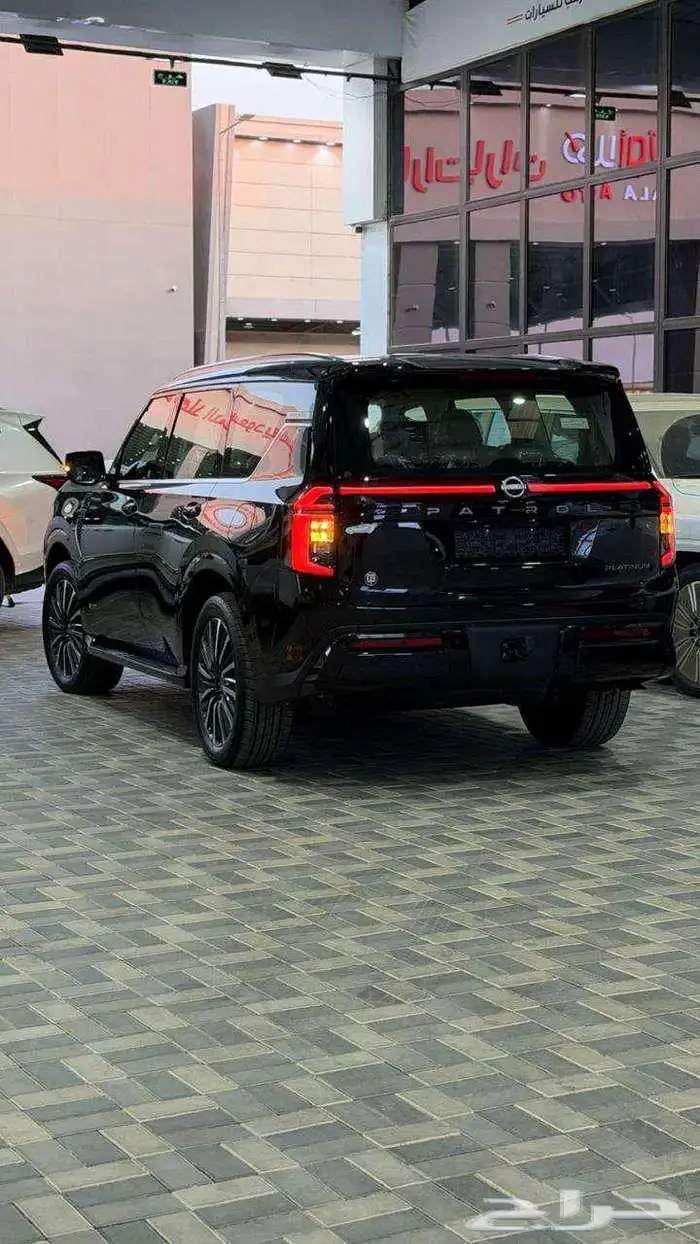 نيسان باترول بلاتينيوم فل كامل خليجي أسود داخل بيج 2026 7