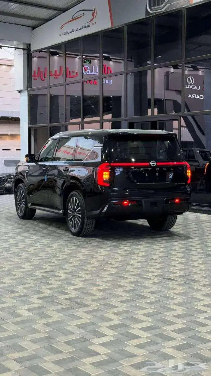 نيسان باترول بلاتينيوم فل كامل خليجي داخل أحمر 2026 4