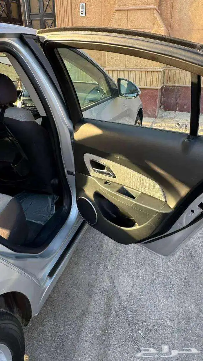 للبيع كروز 2017 فضي 9