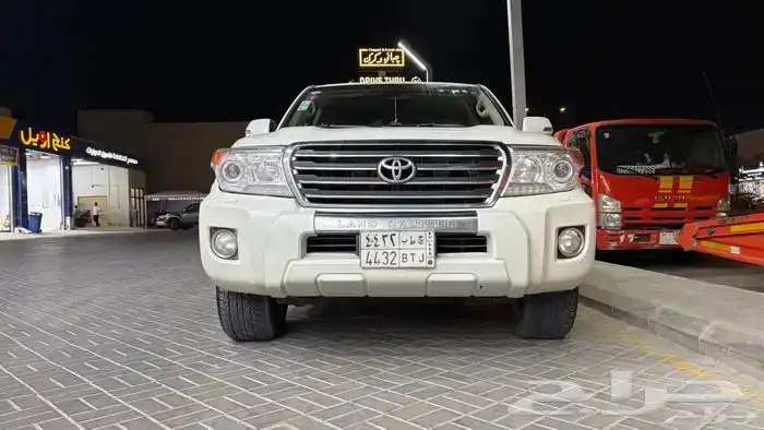 جيب لاندكروزر 2014 8