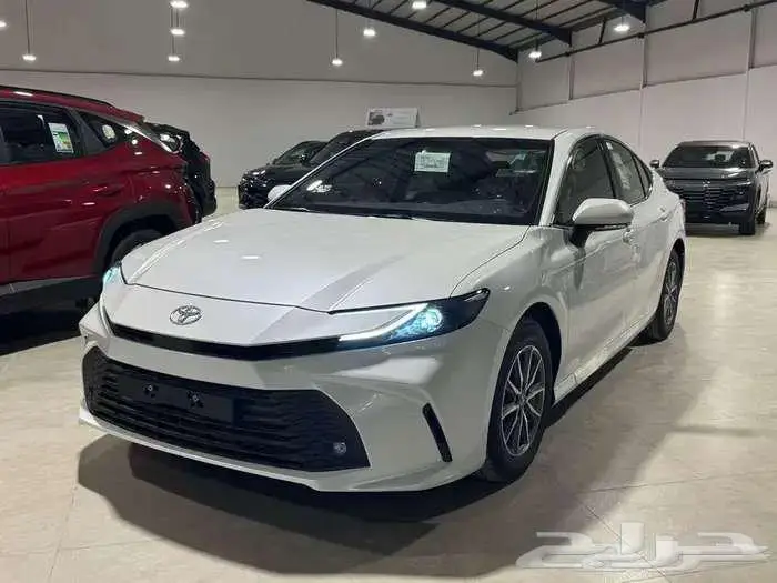 تويوتا كامري E بنزين ستاندر موديل 2025 0