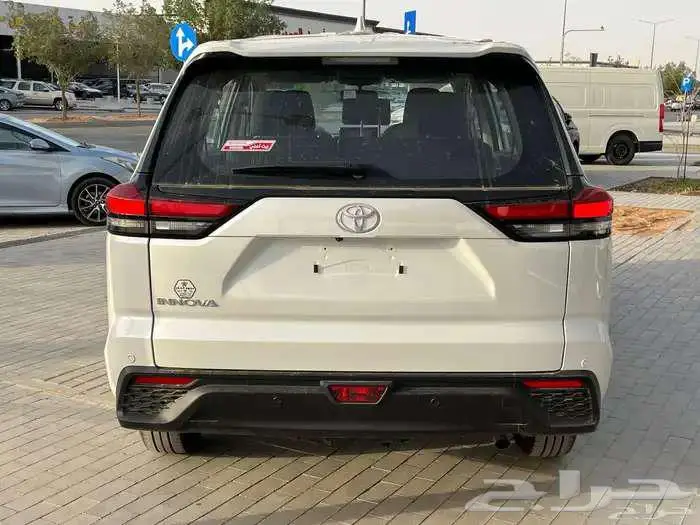 تويوتا انوفا GL 2.0 بنزين 2026 8