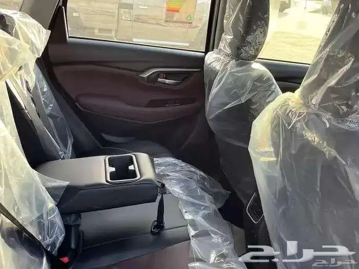 تويوتا اوربان كروزر GLX فل كامل 2026 5