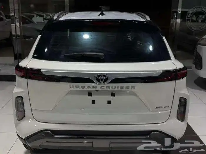 تويوتا اوربان فل سقف اسود بنزين 2026 نظام 50-50 5