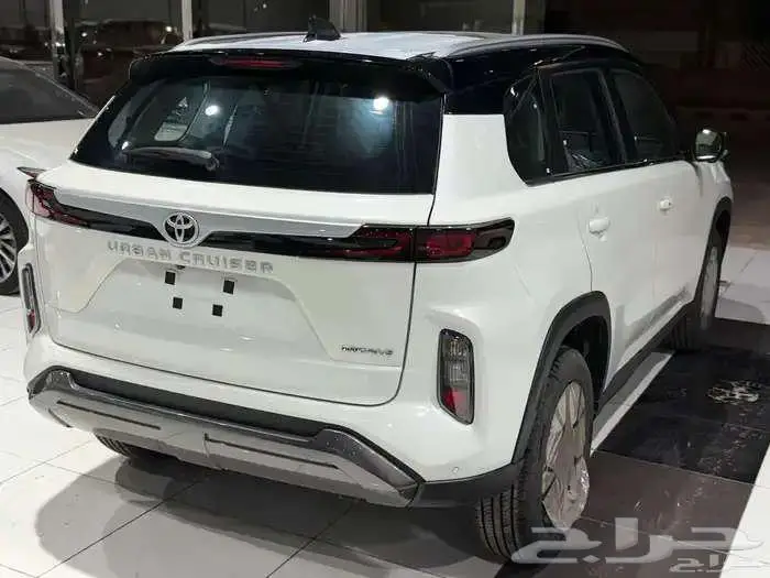 تويوتا اوربان فل سقف اسود بنزين 2026 نظام 50-50 3