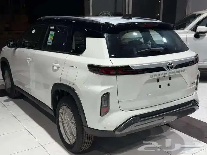 تويوتا اوربان فل سقف اسود بنزين 2026 نظام 50-50 4