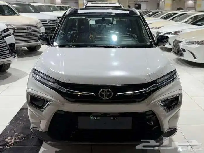 تويوتا اوربان فل سقف اسود بنزين 2026 نظام 50-50 0