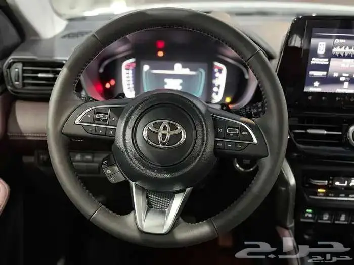 تويوتا اوربان فل سقف اسود بنزين 2026 نظام 50-50 21