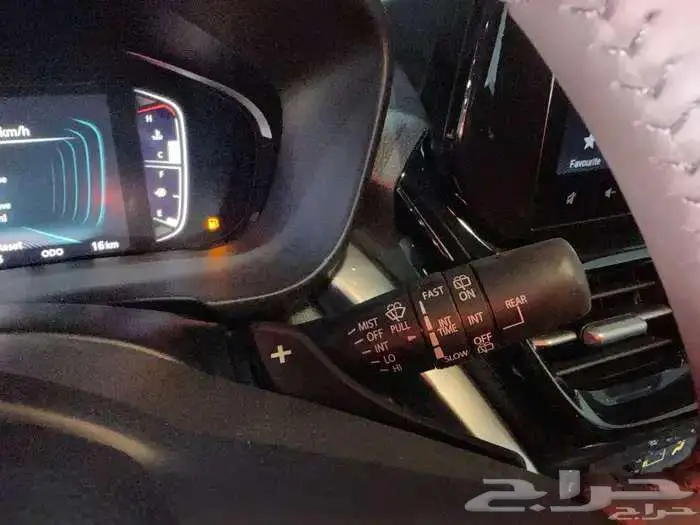 تويوتا اوربان فل سقف اسود بنزين 2026 نظام 50-50 23