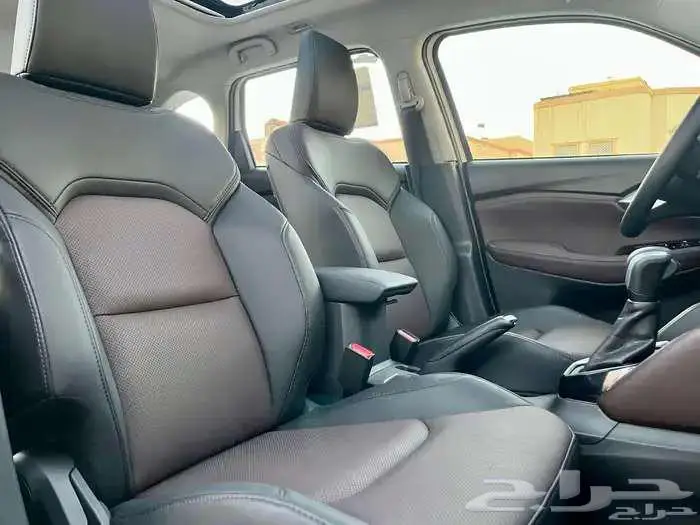 تويوتا اوربان كروزر GXL 2025 ( فل كامل ) 16